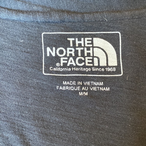 The North Face Women’s Lightweight Long Sleeve Belted Wrap - Picture 5 of 6